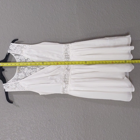 GUESS Elegant White Lace Dress - Picture 9 of 14